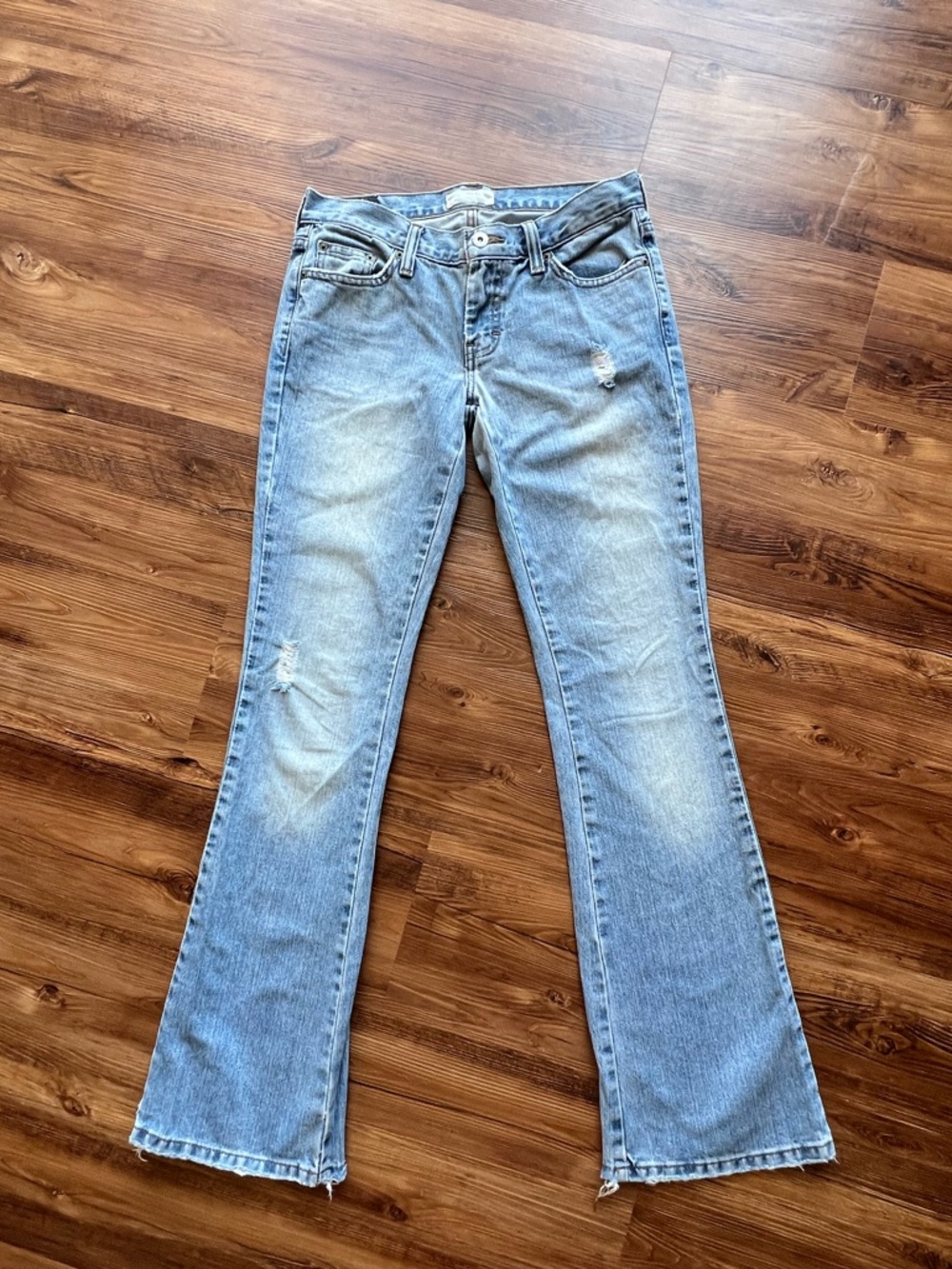 American Eagle Outfitters Light Wash hipster Flare Jeans distressing - y2k style